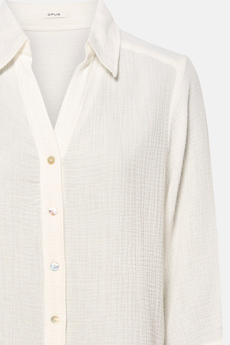 Chemisier blanc à manches longues van OPUS, en tissu texturé avec boutons nacrés.