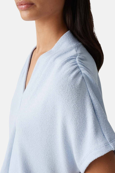 Blouse met korte mouwen blauw van OPUS, met geplooide mouwen op de schouders.