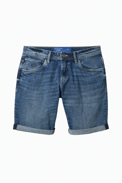 Donkerblauwe spijkerbroekshorts van Tom Tailor, met opgerolde zomen.