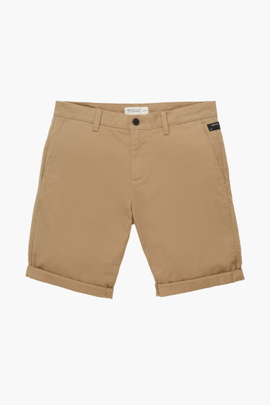 Short beige par Tom Tailor, modèle chino slim avec ourlets roulés.