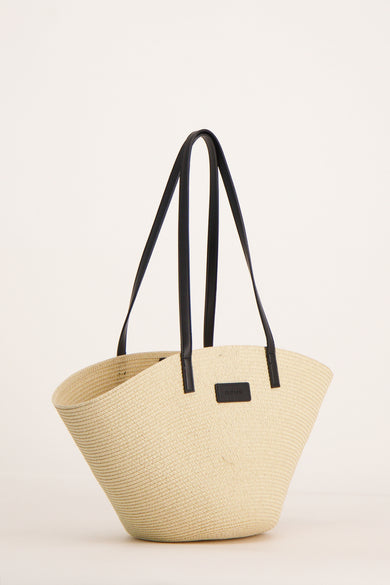 Sac à bandoulière beige van OPUS, avec anses en cuir noir et texture tissée.