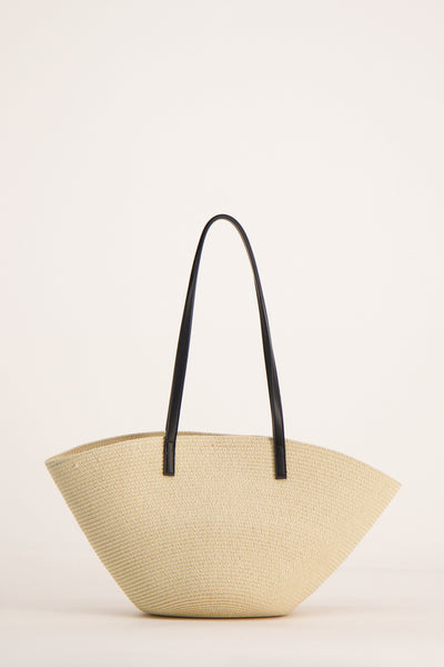 Sac à bandoulière beige d'OPUS avec anses noires et texture tressée.
