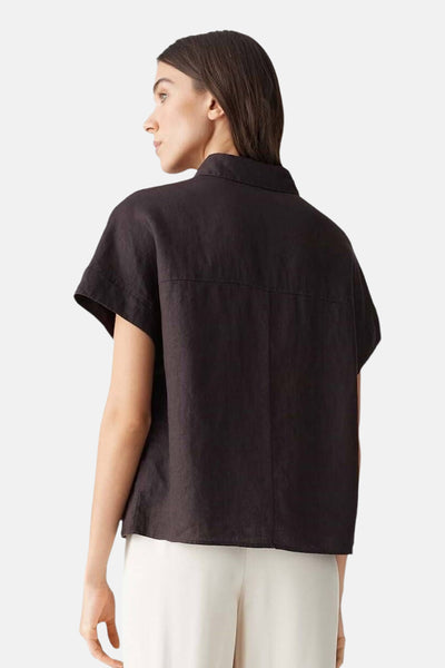 Bruine blouse met korte mouwen van OPUS, met een klassieke kraag en naaddetails op de rug.