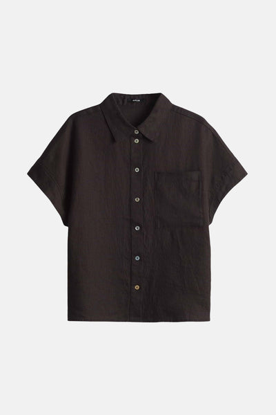 Bruine blouse met korte mouwen van OPUS, met borstzak en knopen.