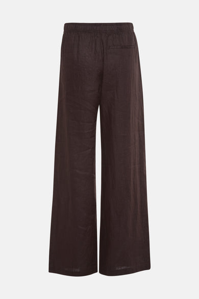 Pantalon ample brun de OPUS, avec ceinture élastique et une poche plaquée au dos.