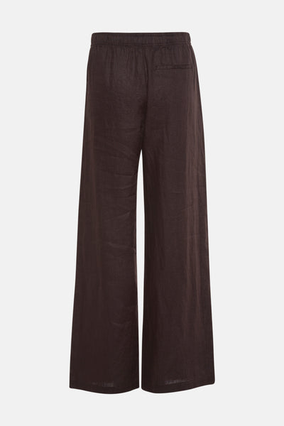 Pantalon ample brun de OPUS, avec ceinture élastique et une poche plaquée au dos.