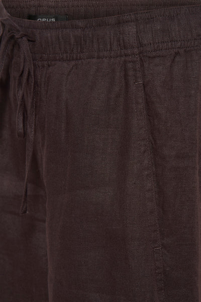 Pantalon marron en lin d'OPUS avec cordon de serrage et poche latérale visible.