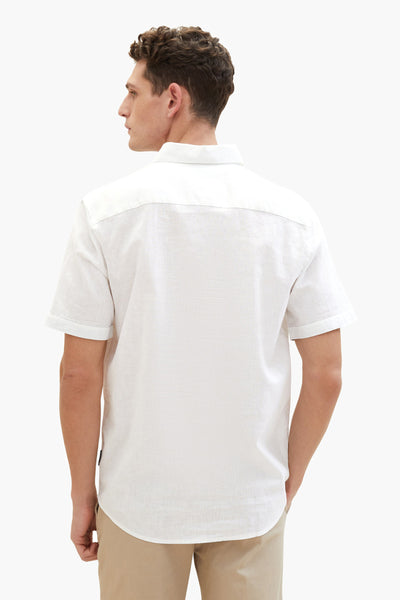 Chemise blanche à manches courtes de Tom Tailor, vue de dos, avec un col classique.