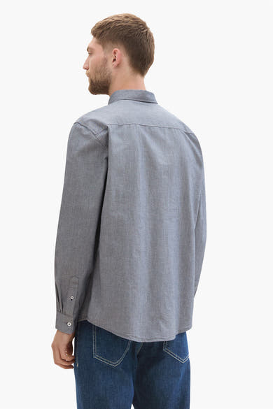 Chemise à manches longues bleu, de Tom Tailor, avec des détails texturés et une coupe décontractée, vue de dos.
