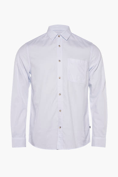 Chemise à manches longues bleue de Tom Tailor, avec poche de poitrine et boutons marron clair.