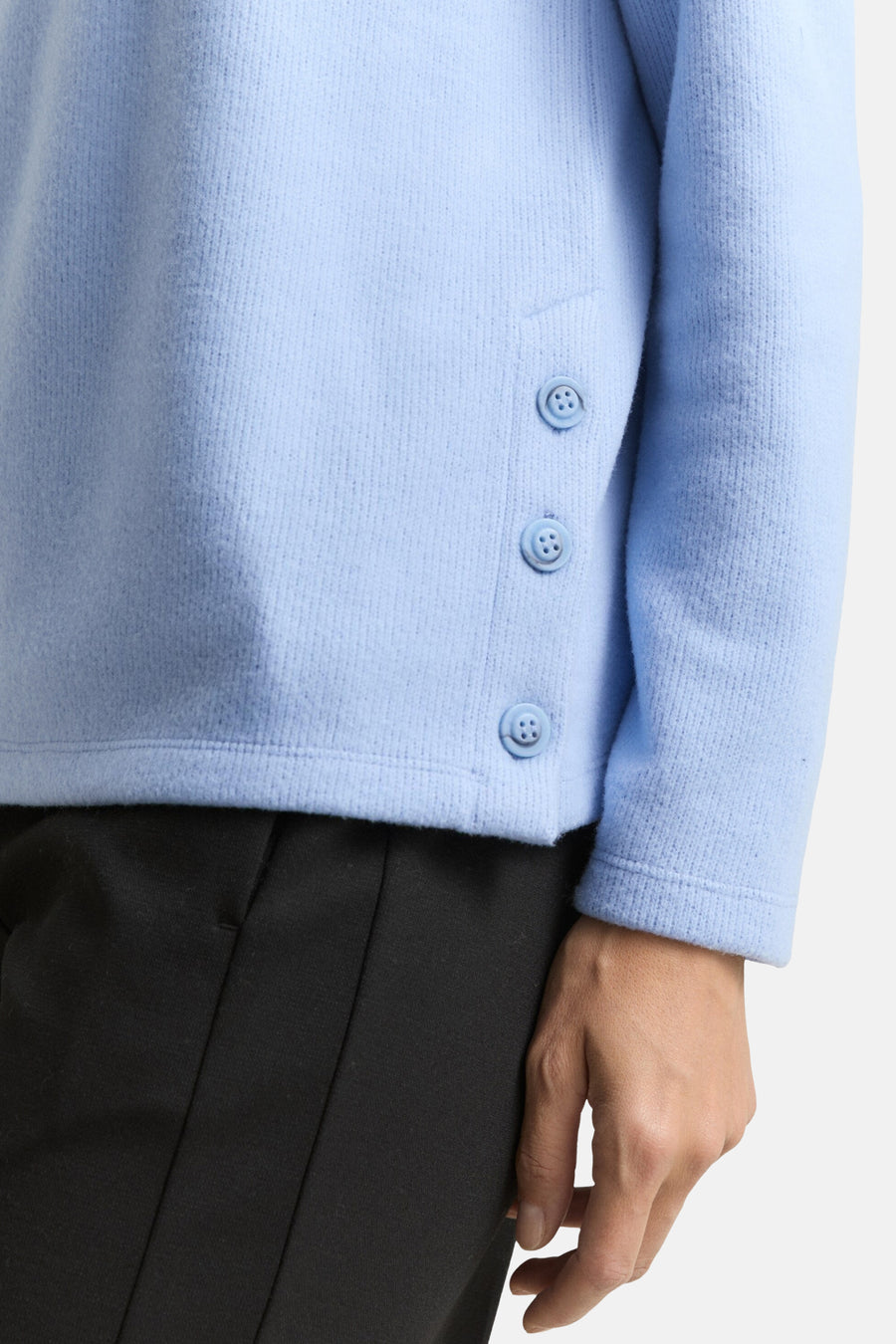Ronde hals trui van Tom Tailor in het blauw, met decoratieve knopen aan de zijkant en een getextureerde stof.