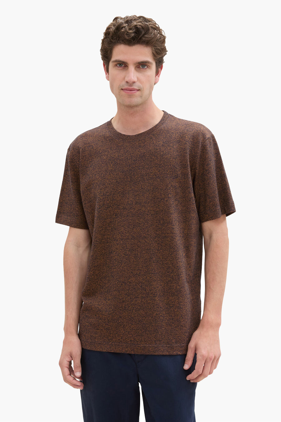 Blauw T-shirt met korte mouwen van Tom Tailor, met een gemêleerd patroon en gedragen met een marineblauwe broek.