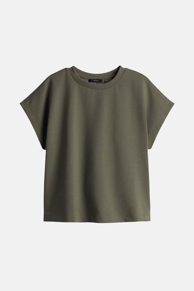 T-shirt vert kaki par OPUS, avec des manches courtes et une coupe décontractée sur fond neutre.