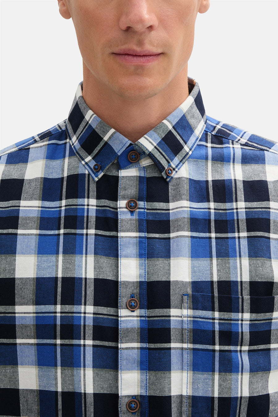 Blauw geruit overhemd met lange mouwen van Tom Tailor met een borstzak.