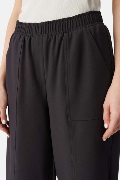 Pantalon brun d'OPUS avec poches et taille élastiquée.
