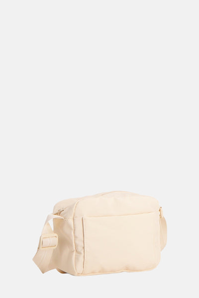 Beige handtas van OPUS, met een zichtbaar voorvak en een verstelbare schouderriem.