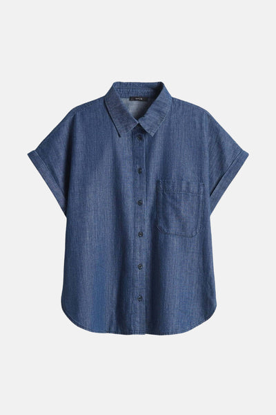 Donkerblauwe spijkerblouse van OPUS, met korte mouwen, borstzak en knoopsluiting.