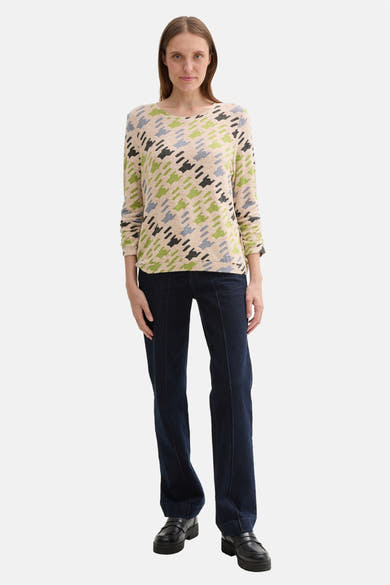Multikleurig T-shirt met lange mouwen van Tom Tailor met print en donkere spijkerbroek.