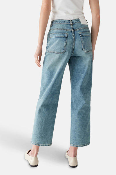Mom jeans in lichtblauw denim van OPUS, met achterzakken en een relaxte pasvorm.