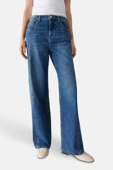 Wijde jeans in donkerblauw denim van OPUS, met zichtbare verticale stiksels aan de voorkant.