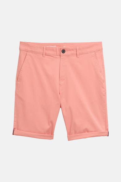 Koraalrode short van Tom Tailor met omgeslagen zoom en zijzakken.