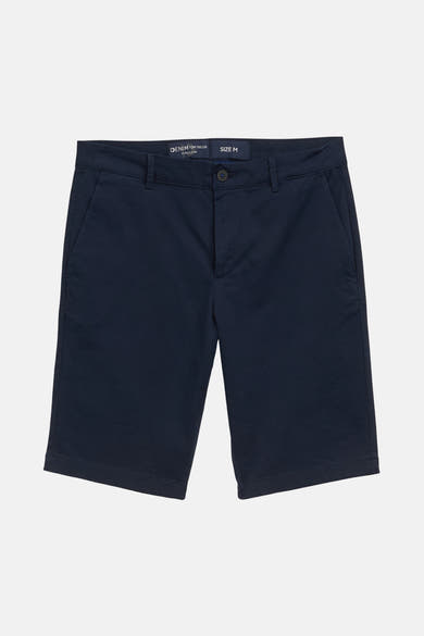 Marineblauwe korte broek van Tom Tailor, chino-pasvorm, met discrete zijzakken.