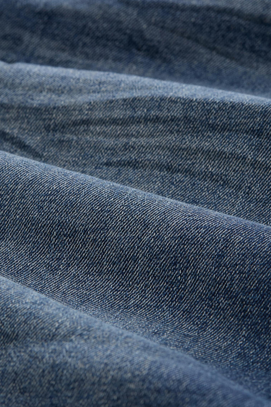 Korte donkerblauwe spijkerbroek van Tom Tailor, geplooide textuur.