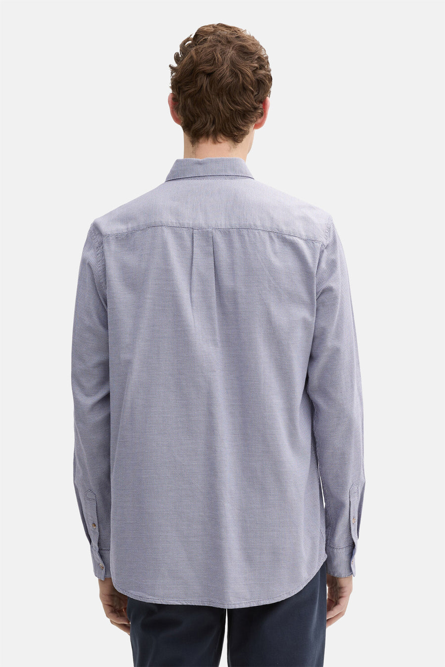 Blauw Tom Tailor overhemd met lange mouwen met textuurpatroon op een witte achtergrond, achterzijde.