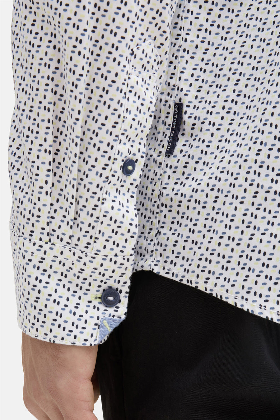 Multikleuren overhemd met lange mouwen van Tom Tailor, met stippenpatroon en blauwe knoop op de manchet.