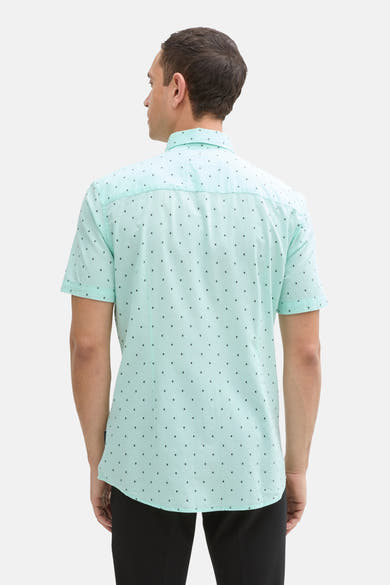 Groen overhemd met korte mouwen van Tom Tailor, met een subtiel geometrisch patroon, achterkant.