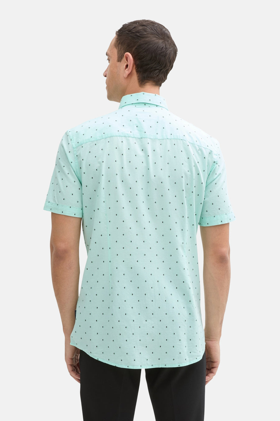 Groen overhemd met korte mouwen van Tom Tailor, met een subtiel geometrisch patroon, achterkant.