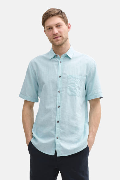 Chemise turquoise à manches courtes de Tom Tailor, avec poche poitrine et coupe décontractée.