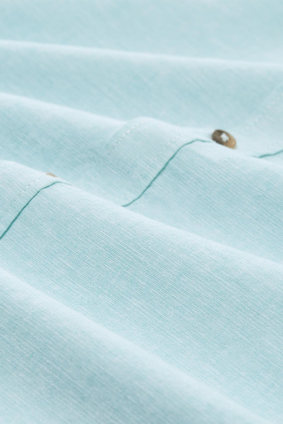 Turquoise overhemd met korte mouwen van Tom Tailor, linnen textuur met zichtbare knopen.