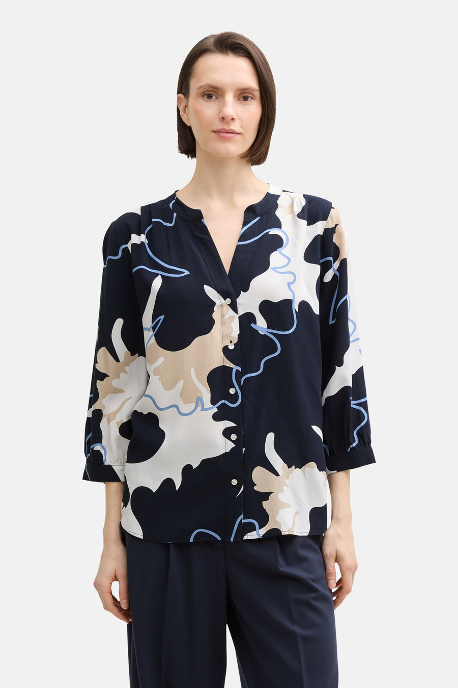 Multikleurige blouse met lange mouwen van Tom Tailor, met een blauw abstract patroon en knopen aan de voorkant.