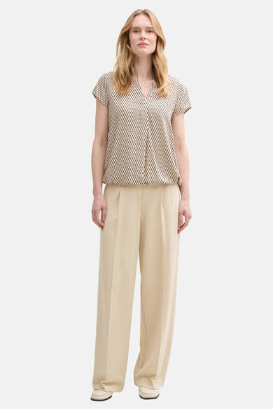 Beige blouse met korte mouwen van Tom Tailor, met een subtiel geometrisch patroon en een V-hals.