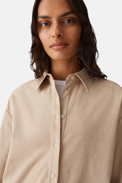 Beige blouse met lange mouwen van OPUS, met knoopsluiting en klassieke kraag.