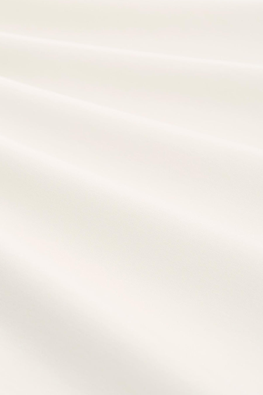 Witte Tom Tailor bodywarmer, van getextureerde stof met subtiele golvingen, casual en elegante stijl.