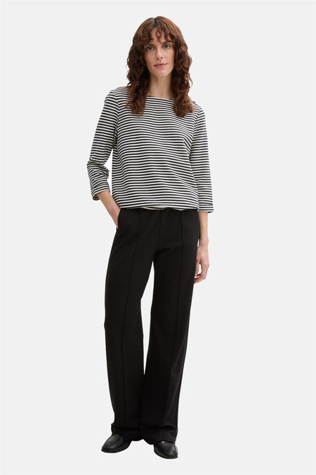 Blauwe T-shirt met lange mouwen van Tom Tailor met zwart-wit gestreept patroon.