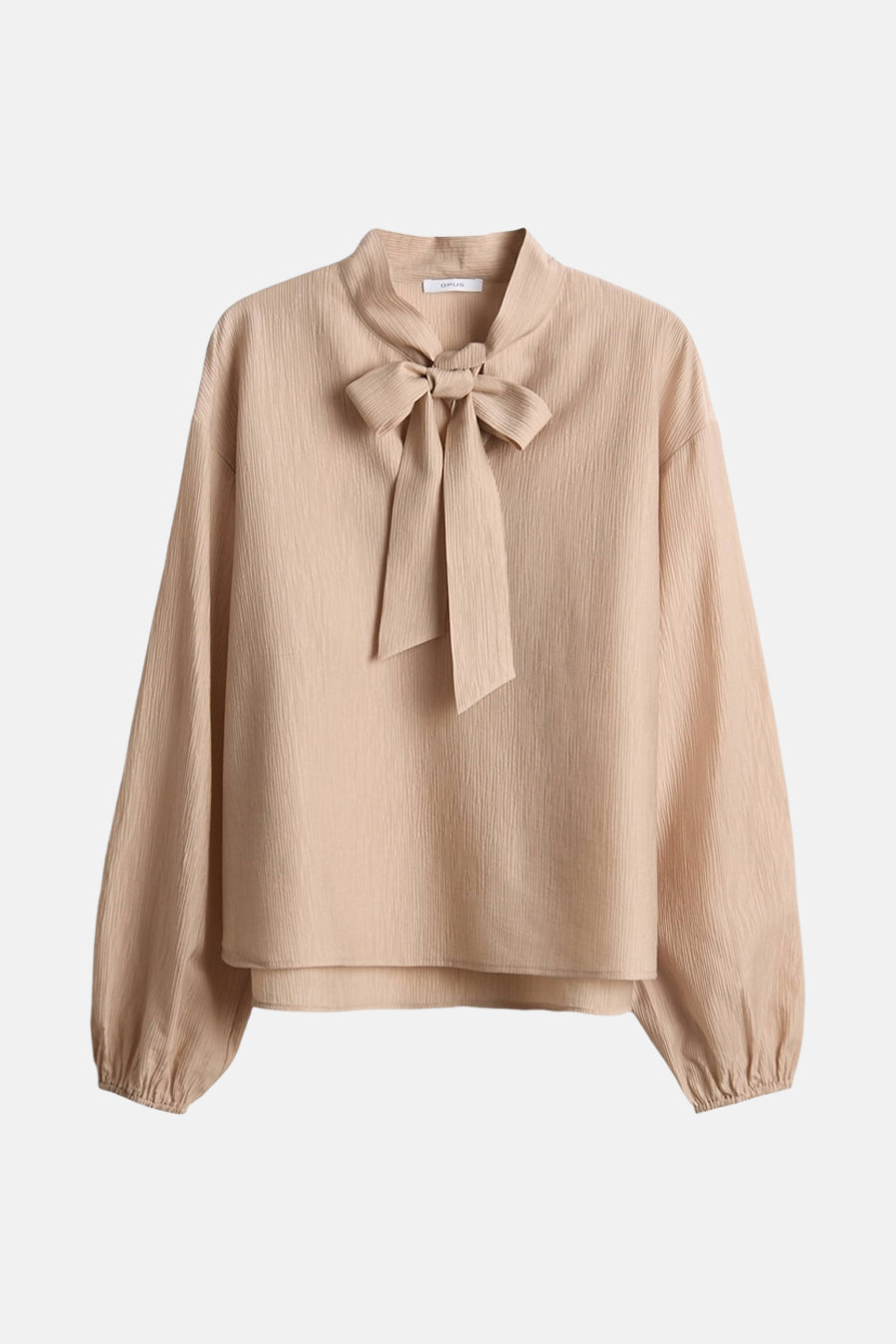 Beige blouse met lange mouwen van OPUS, met een strikkraag en een geplooide textuur.