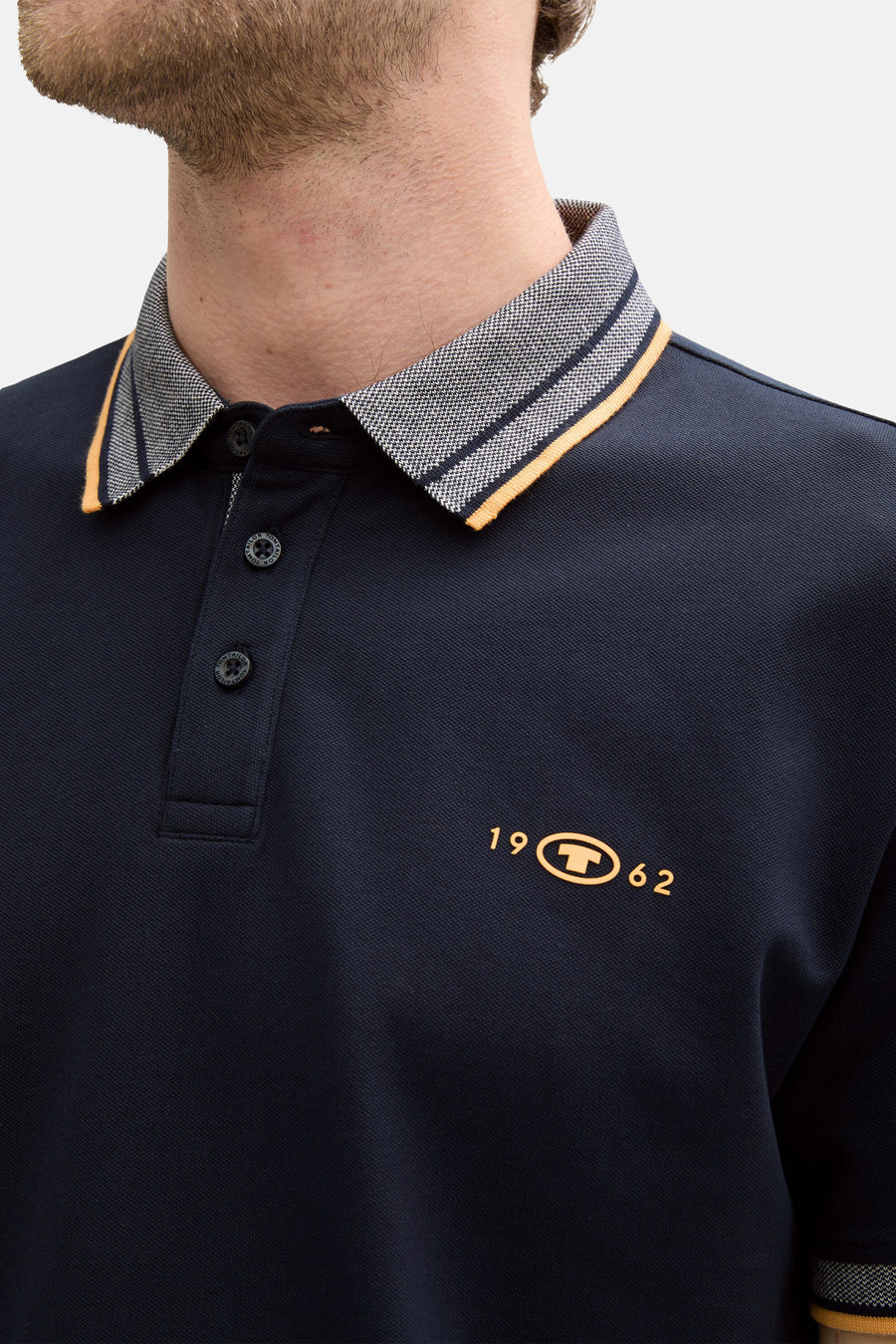 Donkerblauw poloshirt met korte mouwen van Tom Tailor, met een geruite kraag en geborduurd logo.