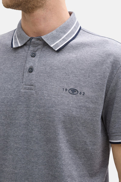 Blauw poloshirt met korte mouwen van Tom Tailor, met gestreepte kraag en discreet geborduurd logo.