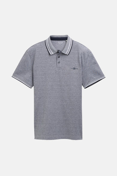 Blauw poloshirt met korte mouwen van Tom Tailor, met contrasterende strepen op de kraag en mouwen, en een discreet logo.
