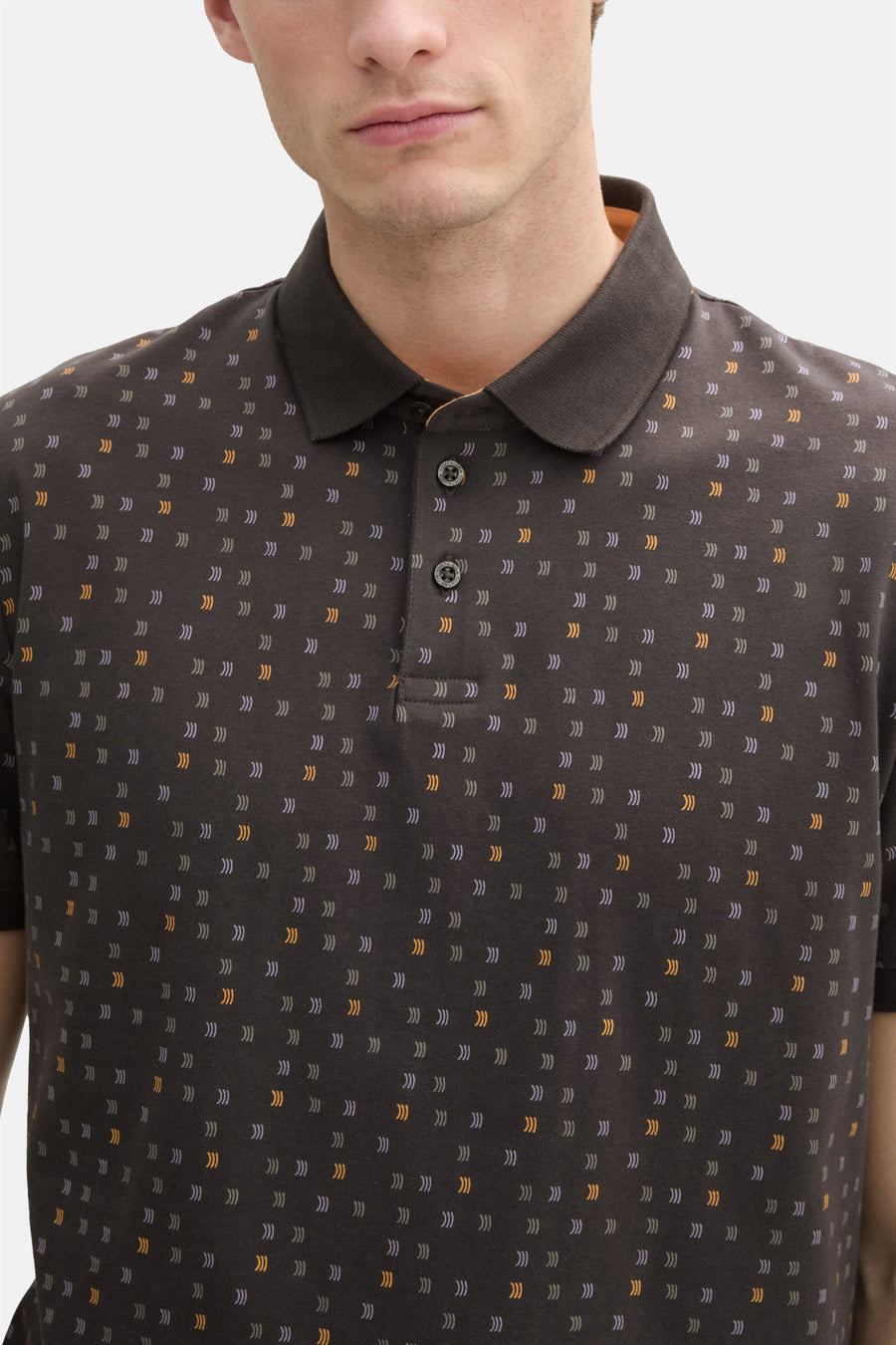 Grijze polo met korte mouwen van Tom Tailor, met een subtiel visgraatpatroon.