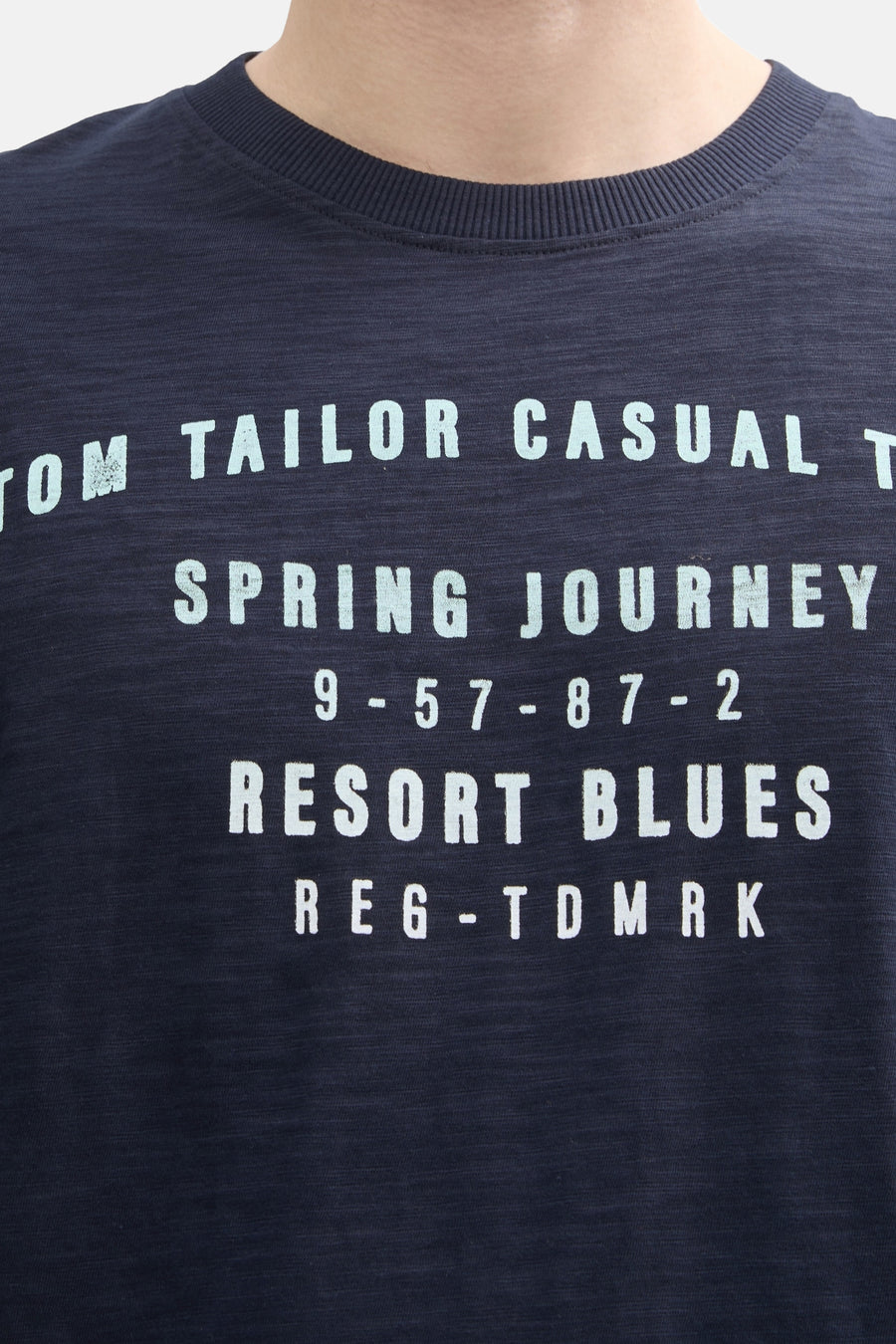 Donkerblauw T-shirt met korte mouwen van Tom Tailor, met een witte tekstprint.