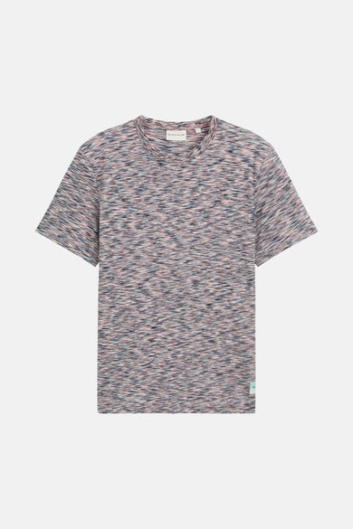 Multikleurig T-shirt met korte mouwen van Tom Tailor, met horizontaal gemêleerd patroon, gedragen met een blauwe jeans.
