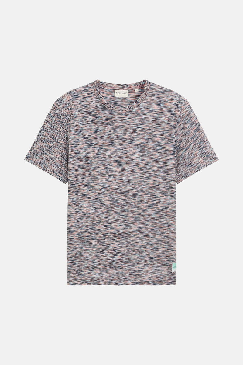 Multikleurig T-shirt met korte mouwen van Tom Tailor, met horizontaal gemêleerd patroon, gedragen met een blauwe jeans.