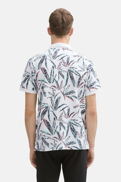 Polo multicolore à manches courtes de Tom Tailor, avec un motif à feuilles abstraites.