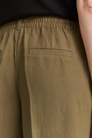 Kaki broek met elastische tailleband van Tom Tailor, met paspel achterzak en linnenstructuur.