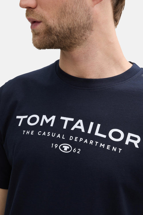 T-shirt bleu à manches courtes de Tom Tailor, avec un imprimé graphique blanc sur le devant.