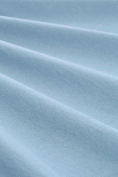 Lichtblauw T-shirt van Tom Tailor van zachte stof met delicate plooien.